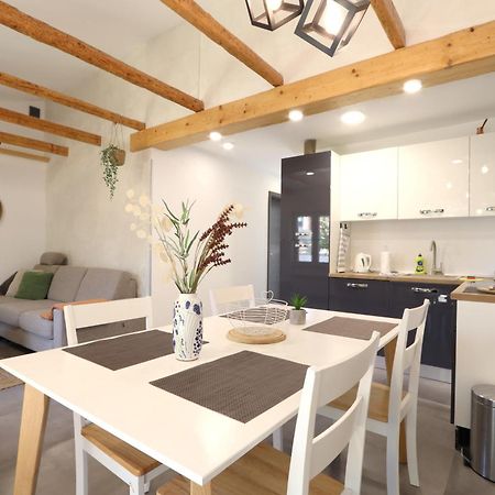 Holiday House "Laurus Garden" With Private Parking เมดูลิน ภายนอก รูปภาพ