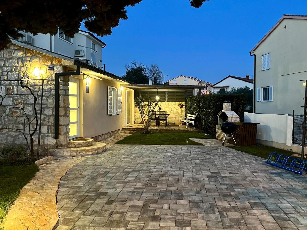 Holiday House "Laurus Garden" With Private Parking เมดูลิน ภายนอก รูปภาพ