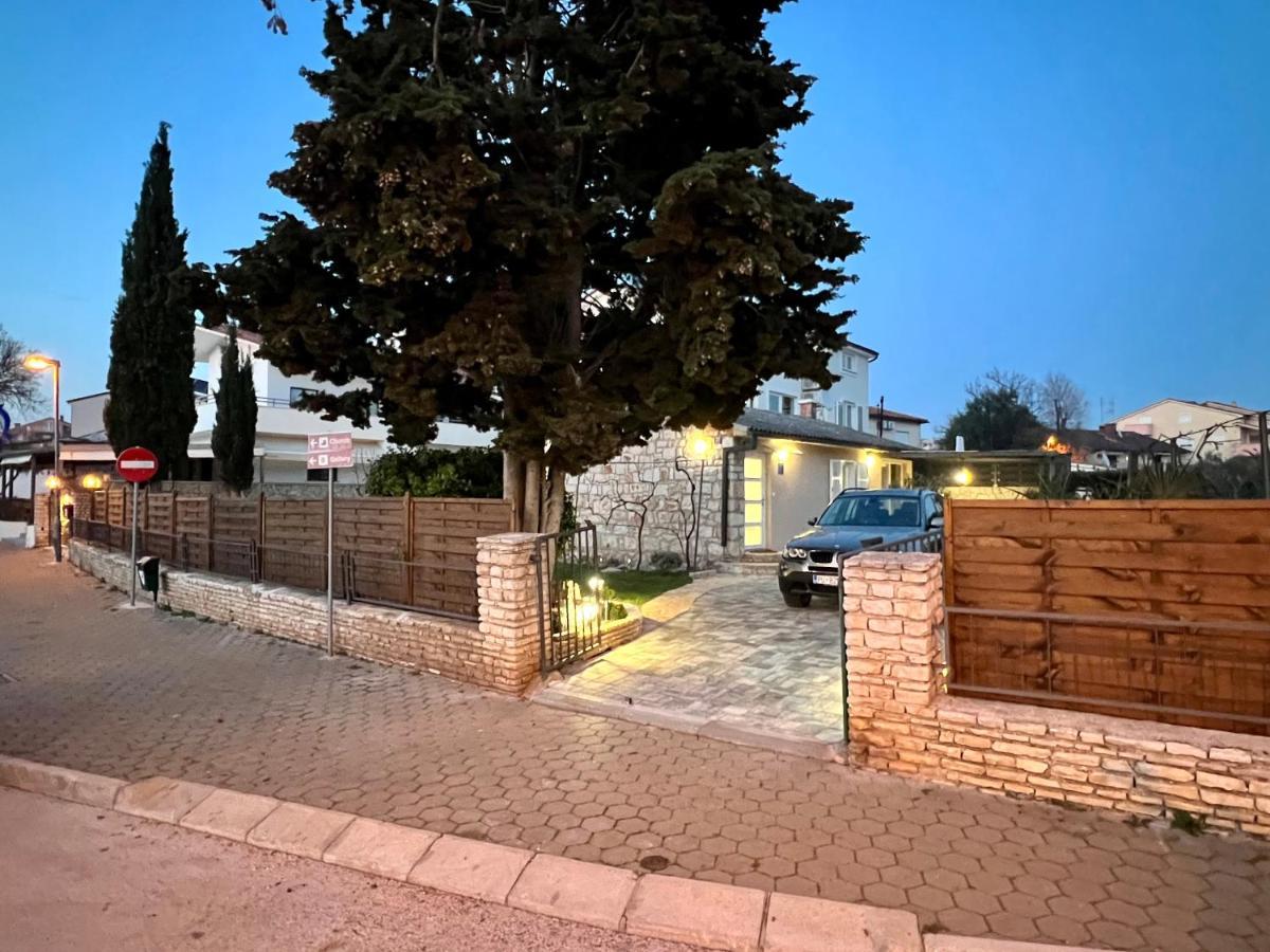 Holiday House "Laurus Garden" With Private Parking เมดูลิน ภายนอก รูปภาพ