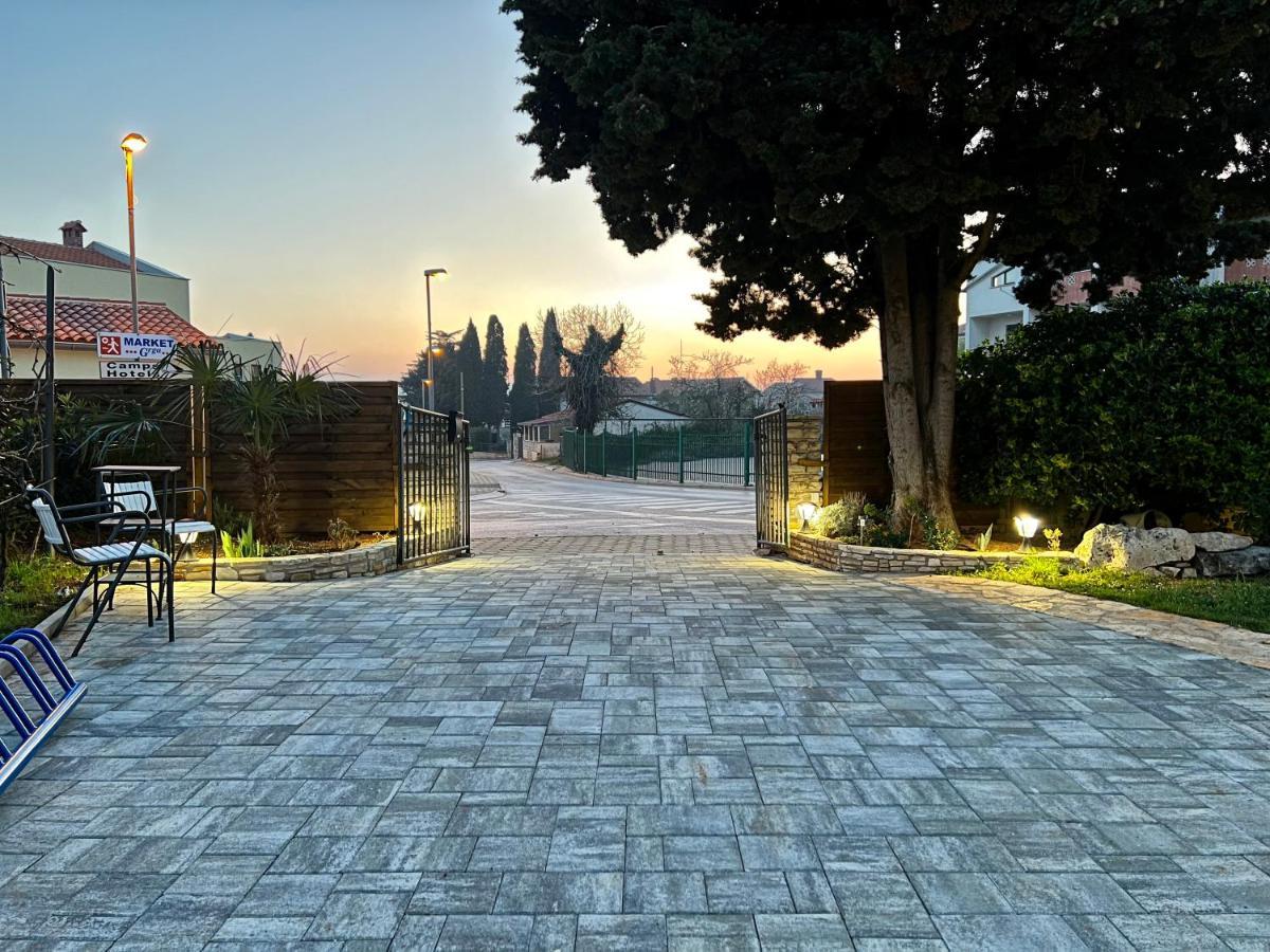 Holiday House "Laurus Garden" With Private Parking เมดูลิน ภายนอก รูปภาพ
