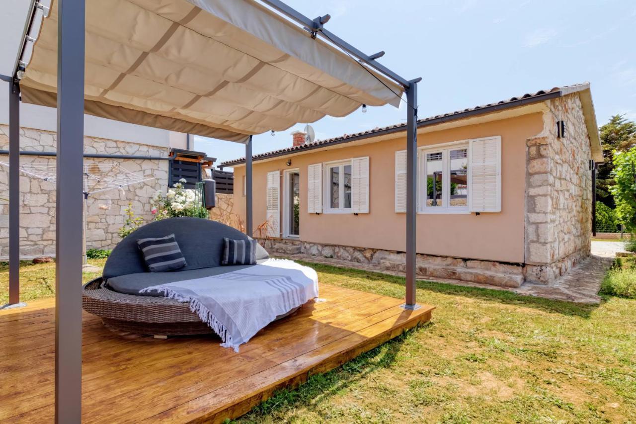 Holiday House "Laurus Garden" With Private Parking เมดูลิน ภายนอก รูปภาพ
