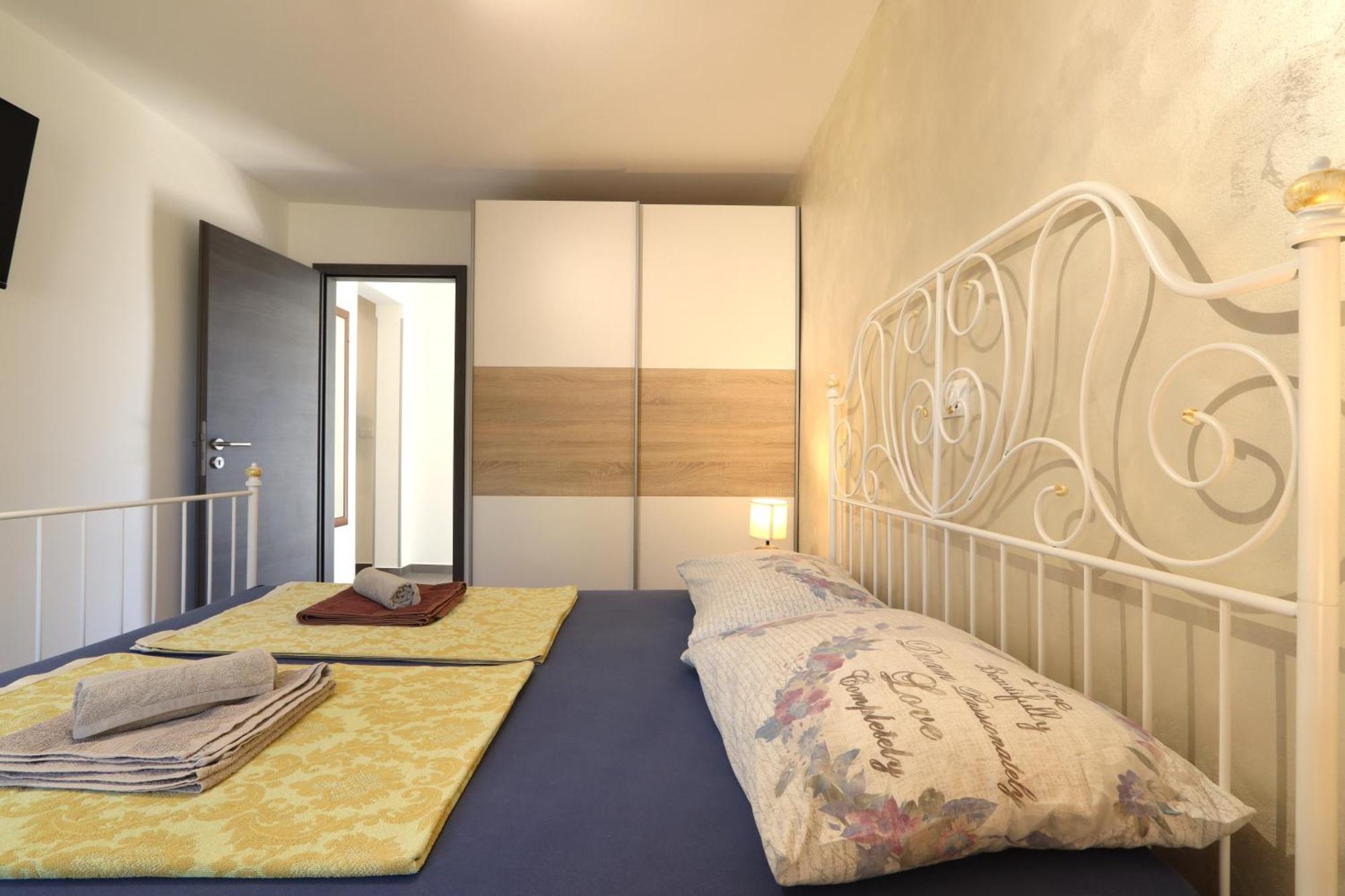 Holiday House "Laurus Garden" With Private Parking เมดูลิน ภายนอก รูปภาพ