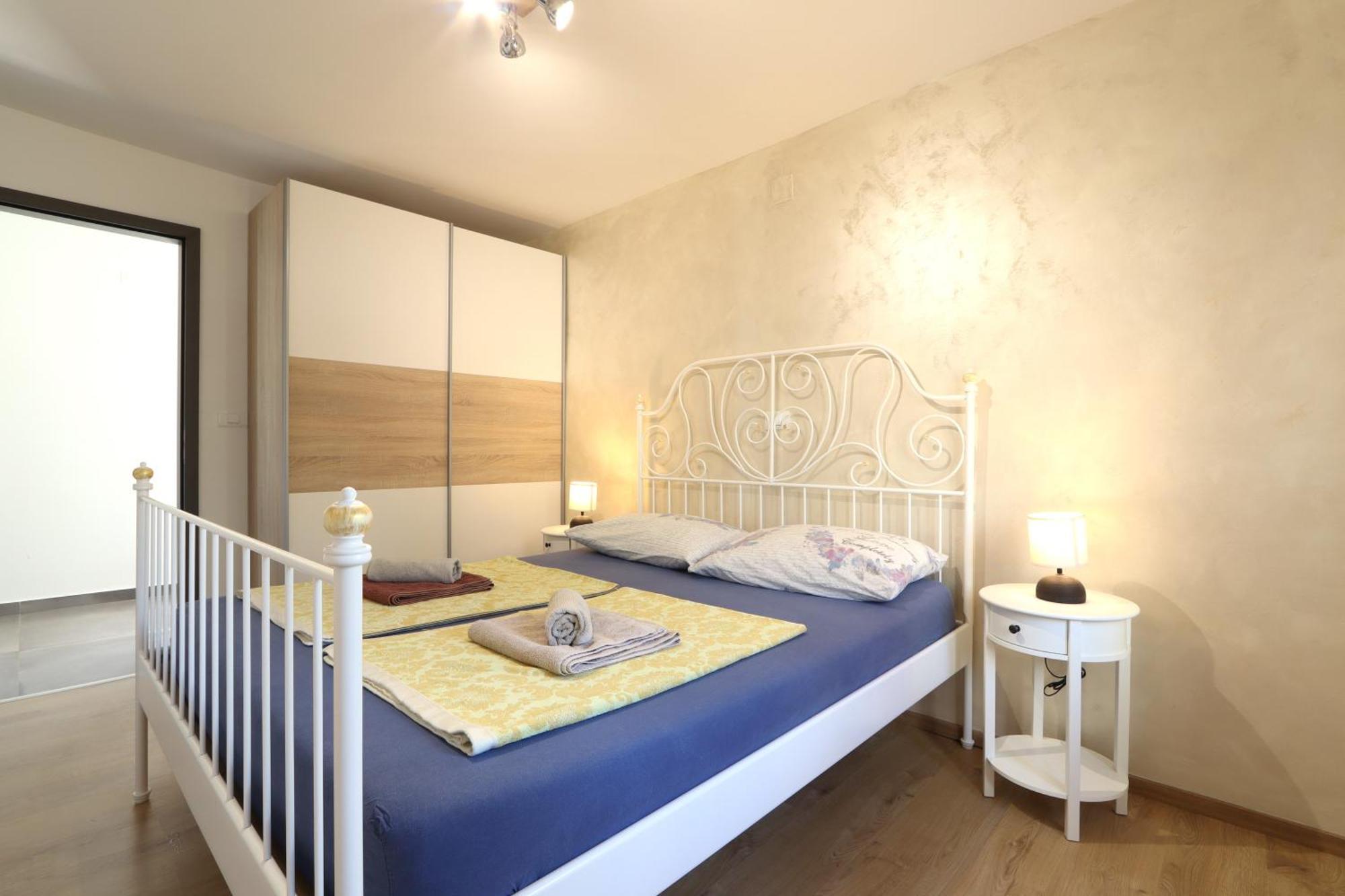 Holiday House "Laurus Garden" With Private Parking เมดูลิน ภายนอก รูปภาพ
