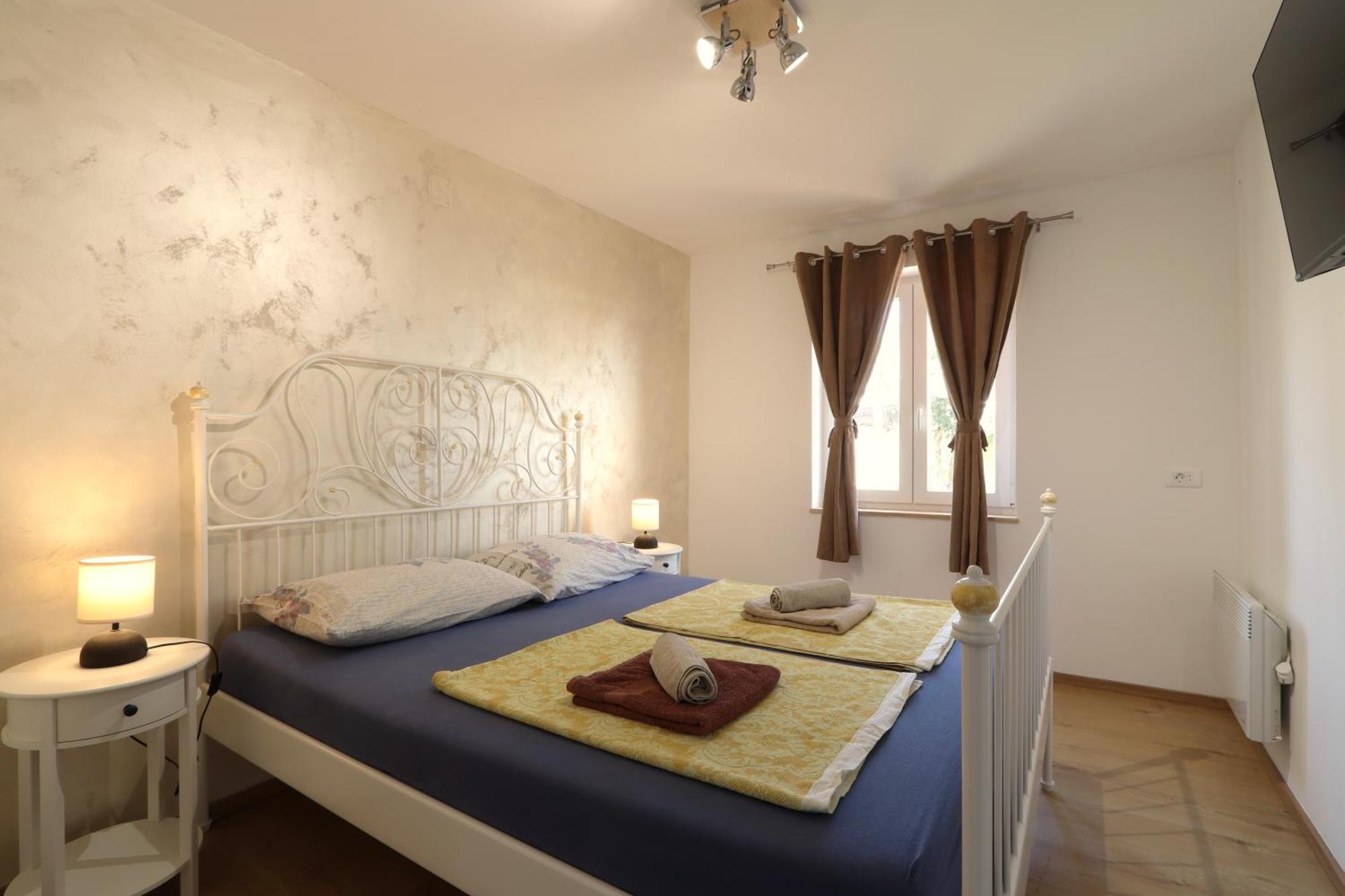 Holiday House "Laurus Garden" With Private Parking เมดูลิน ภายนอก รูปภาพ