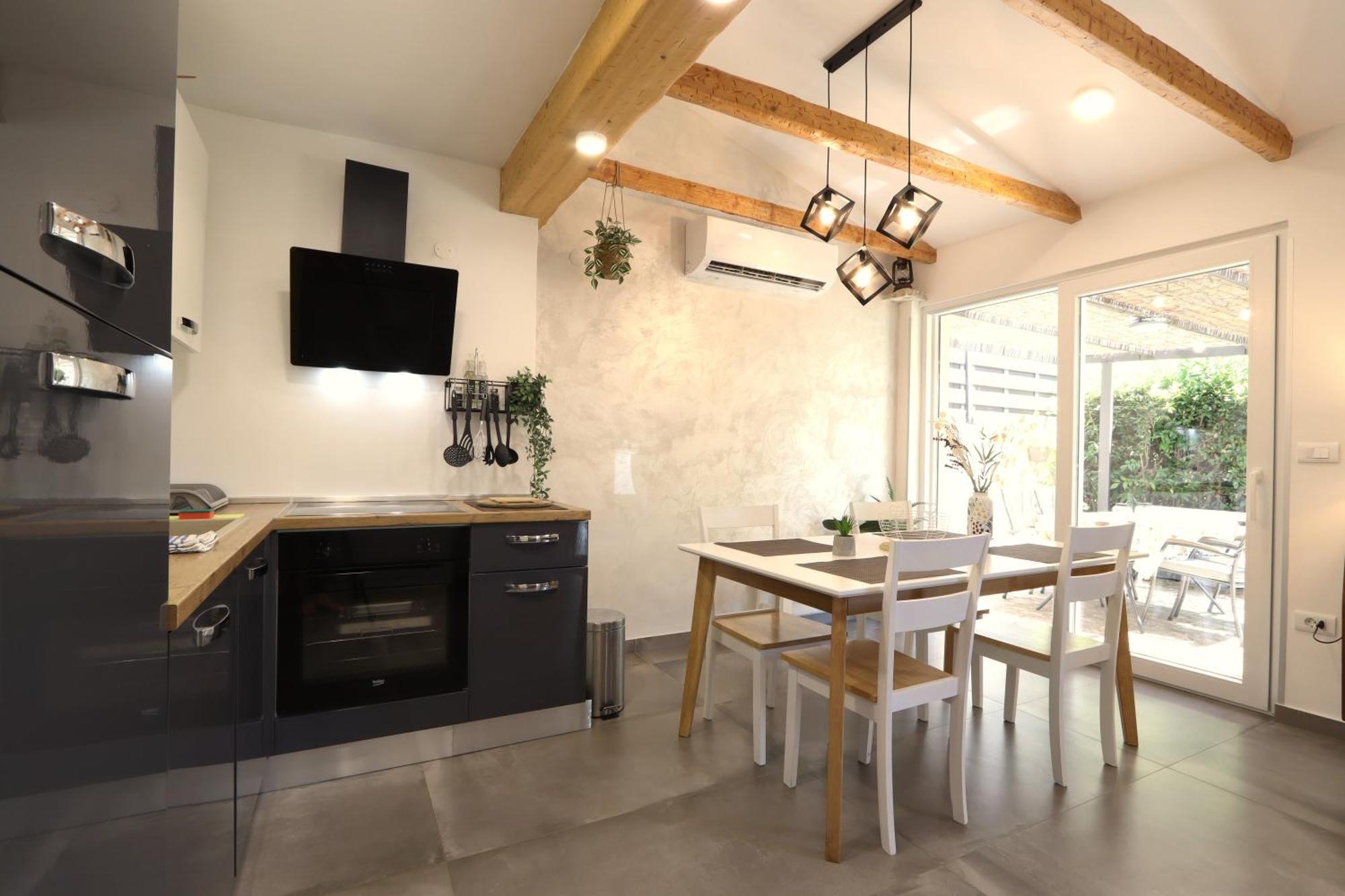 Holiday House "Laurus Garden" With Private Parking เมดูลิน ภายนอก รูปภาพ